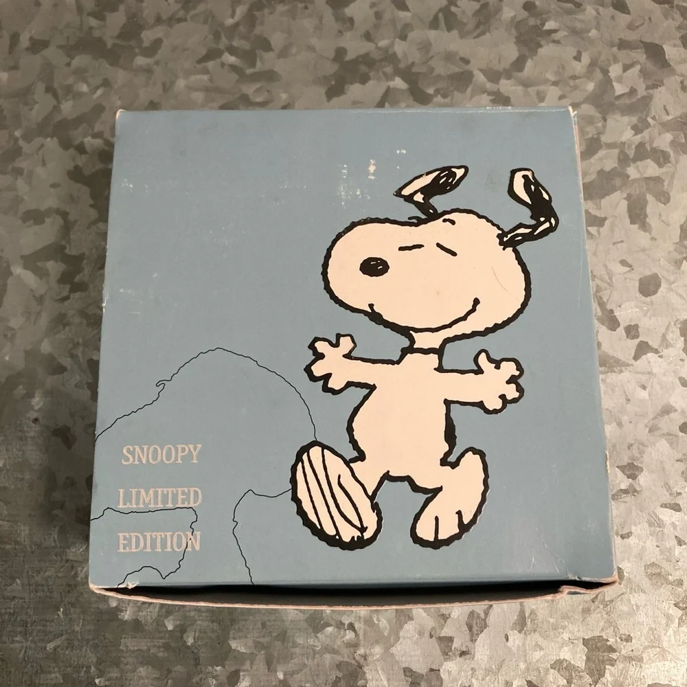 Fossil Snoopy Limited Edition Watch - Picture 15 of 15